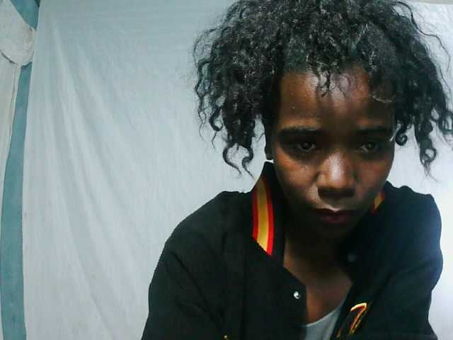LandiQueen12 live cam on BongaCams