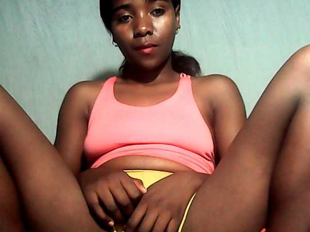 LandiQueen12 live cam on BongaCams