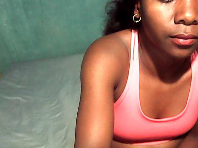 LandiQueen12 live cam on BongaCams