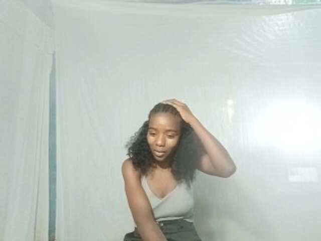 LandiQueen12 live cam on BongaCams
