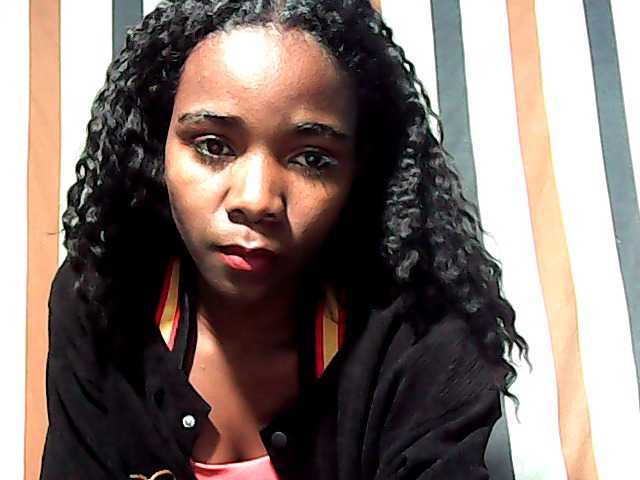 LandiQueen12 live cam on BongaCams