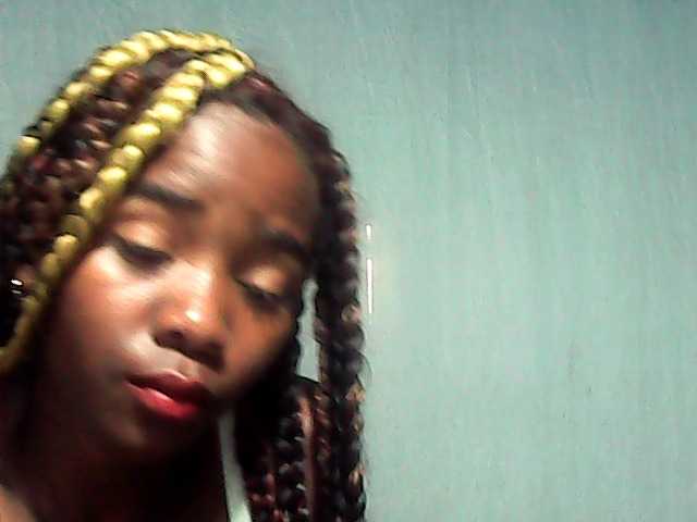 LandiQueen12 live cam on BongaCams