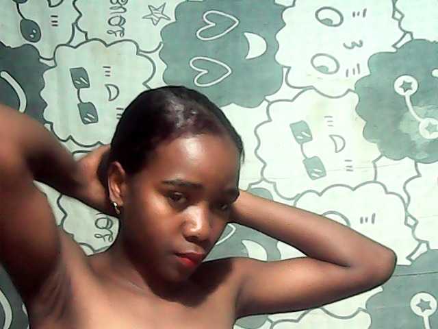 LandiQueen12 live cam on BongaCams