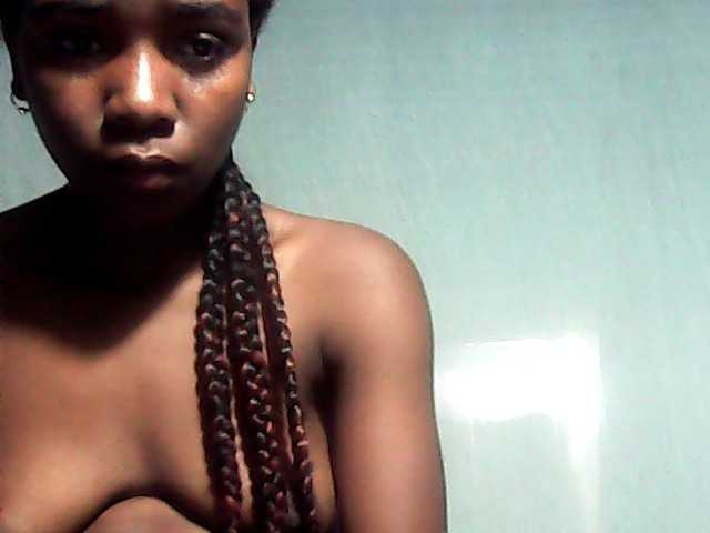 LandiQueen12 live cam on BongaCams