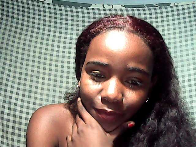 LandiQueen12 live cam on BongaCams