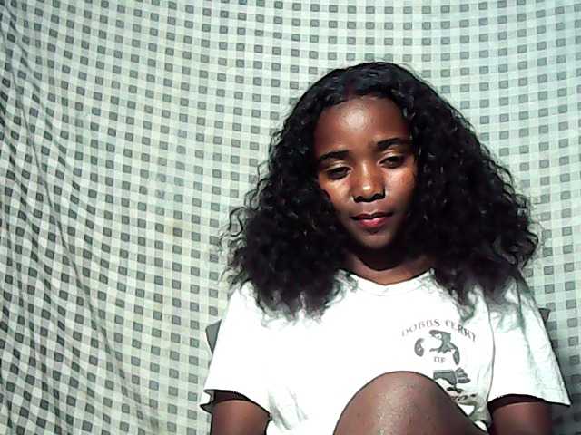 LandiQueen12 live cam preview