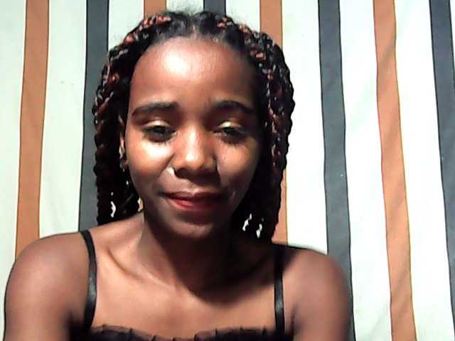 LandiQueen12 live cam on BongaCams