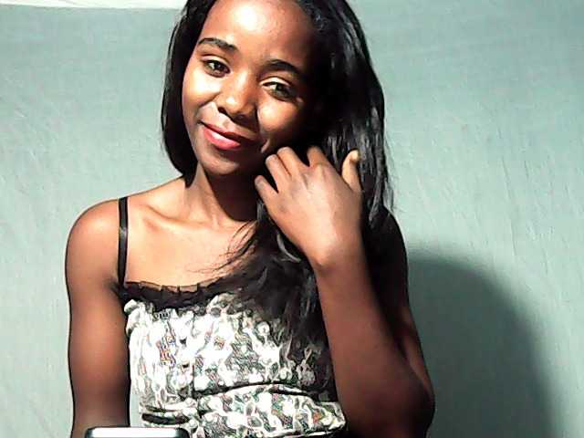 LandiQueen12 live cam on BongaCams