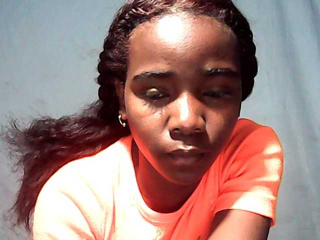 LandiQueen12 live cam on BongaCams