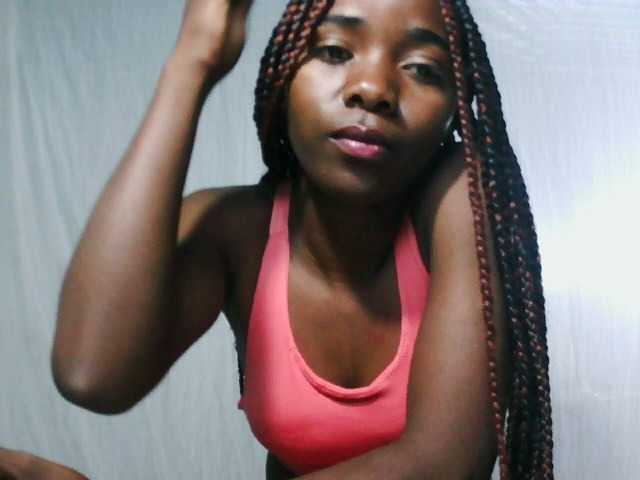 LandiQueen12 live cam on BongaCams