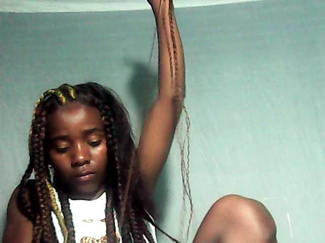 LandiQueen12 live cam on BongaCams