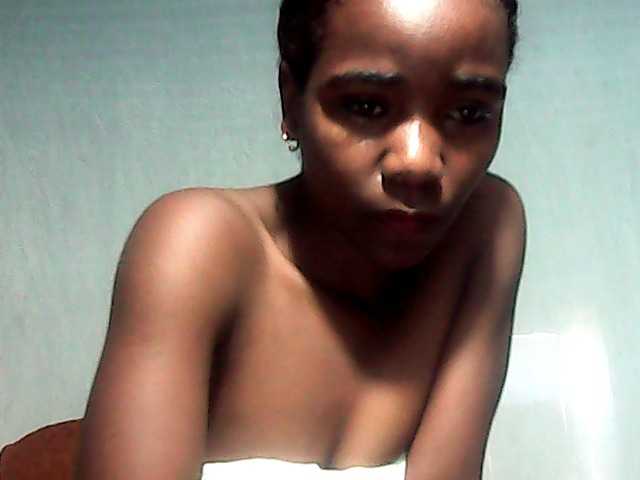 LandiQueen12 live cam on BongaCams
