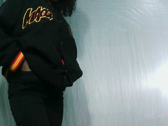 LandiQueen12 live cam on BongaCams