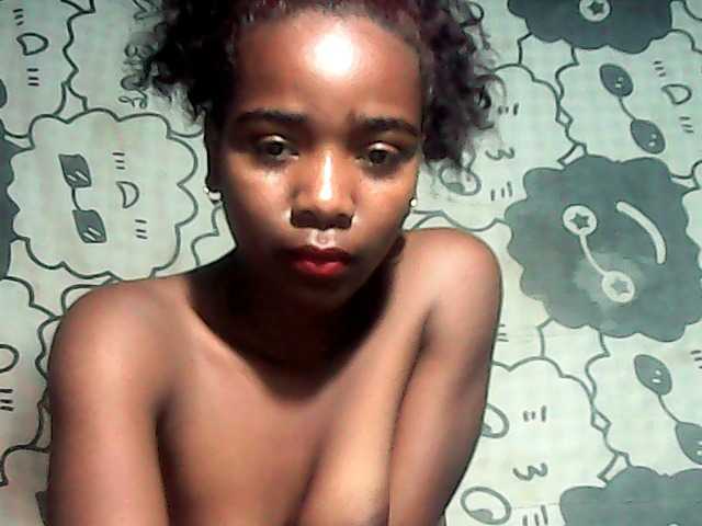 LandiQueen12 live cam on BongaCams