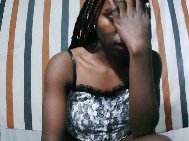 LandiQueen12 live cam on BongaCams