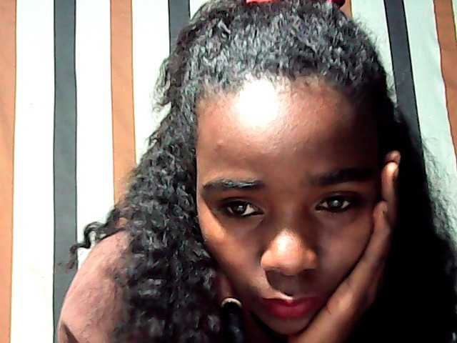 LandiQueen12 live cam on BongaCams