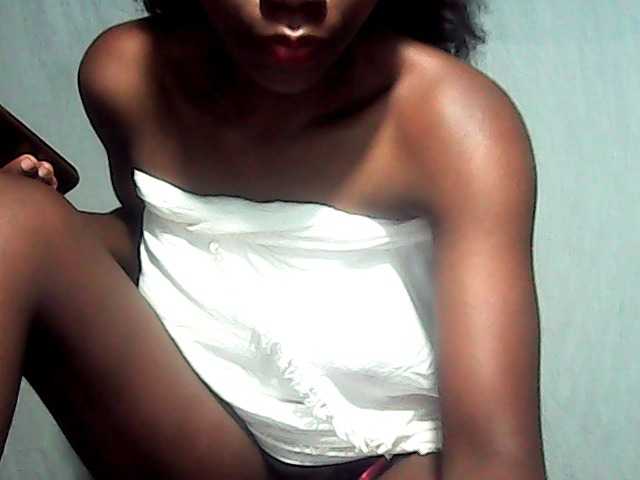 LandiQueen12 live cam on BongaCams