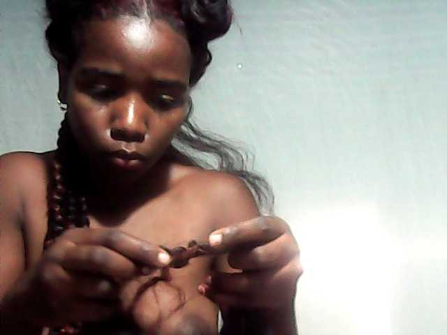 LandiQueen12 live cam on BongaCams