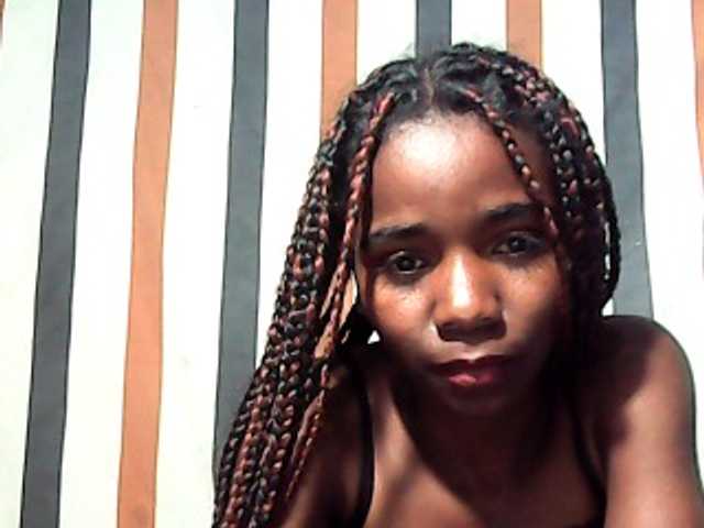 LandiQueen12 live cam on BongaCams