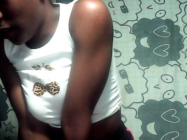 LandiQueen12 live cam on BongaCams