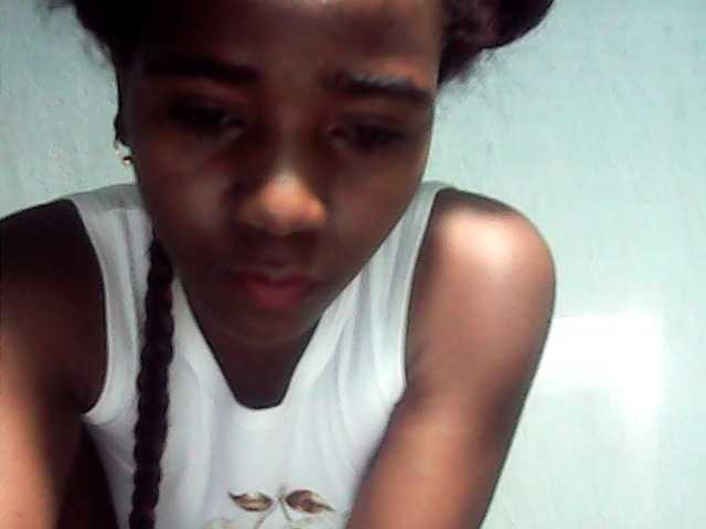 LandiQueen12 live cam on BongaCams