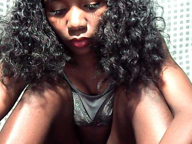 LandiQueen12 live cam on BongaCams