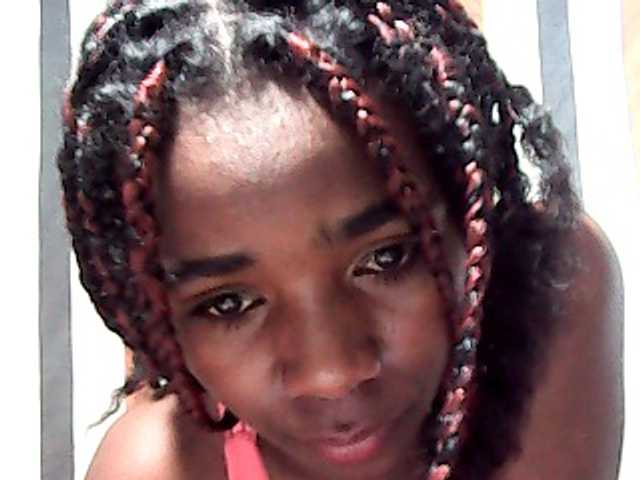 LandiQueen12 live cam on BongaCams