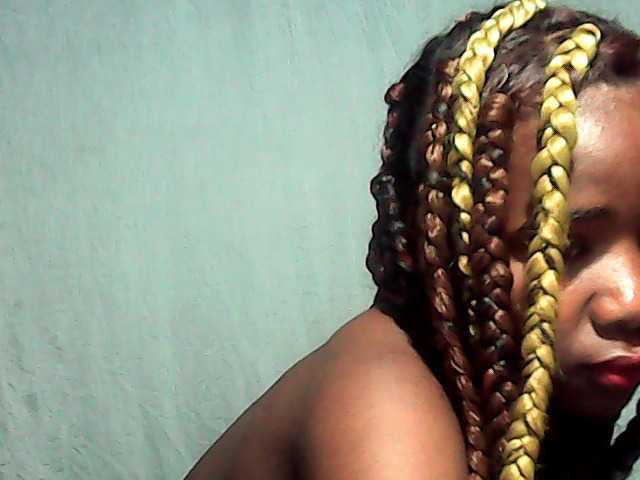 LandiQueen12 live cam on BongaCams