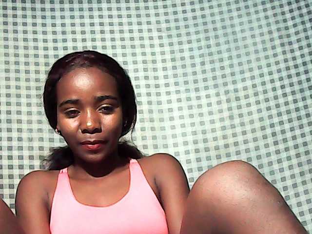 LandiQueen12 live cam on BongaCams