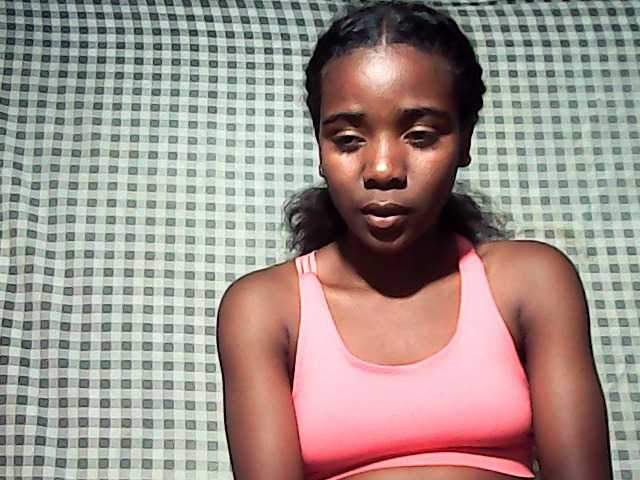 LandiQueen12 live cam on BongaCams
