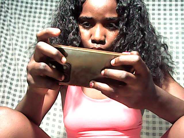 LandiQueen12 live cam on BongaCams