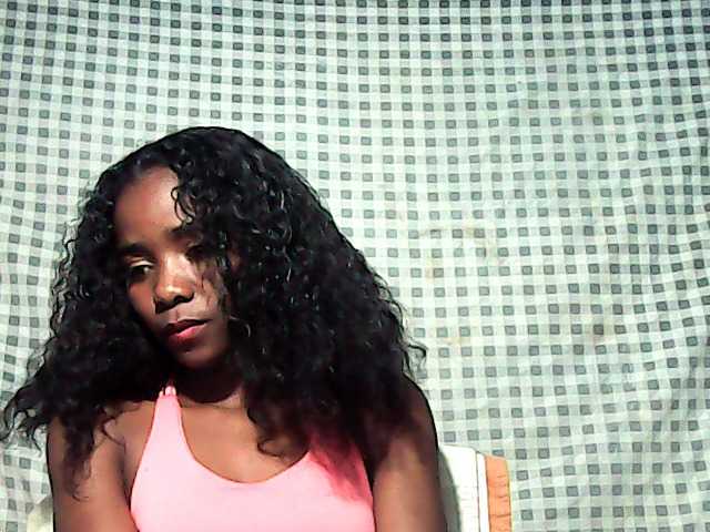 LandiQueen12 live cam on BongaCams
