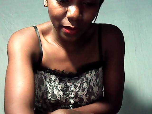 LandiQueen12 live cam on BongaCams