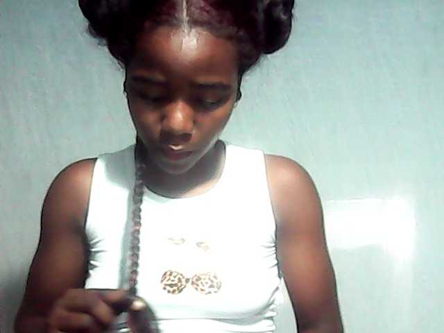 LandiQueen12 live cam on BongaCams