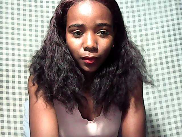 LandiQueen12 live cam on BongaCams