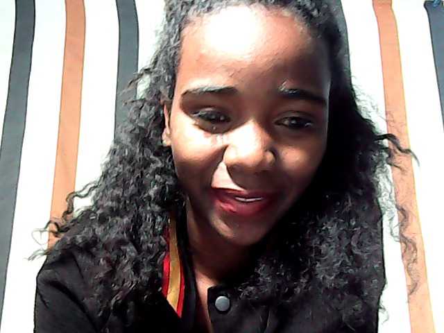 LandiQueen12 live cam preview