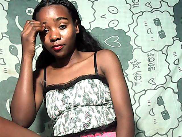 LandiQueen12 live cam on BongaCams