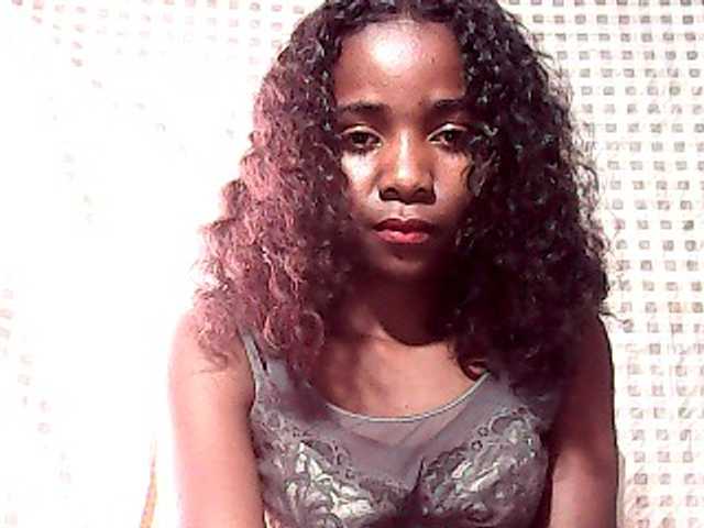 LandiQueen12 live cam on BongaCams