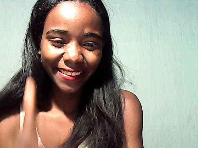 LandiQueen12 live cam on BongaCams