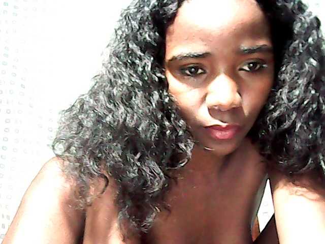 LandiQueen12 live cam on BongaCams