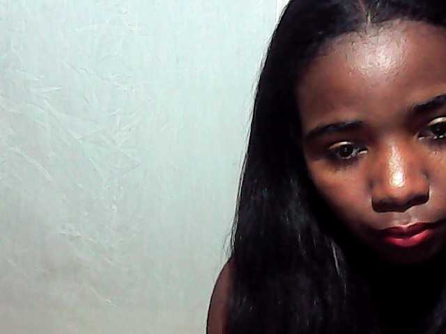 LandiQueen12 live cam on BongaCams