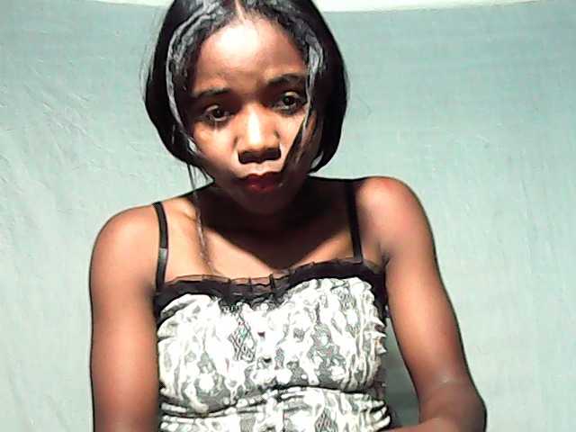 LandiQueen12 live cam on BongaCams
