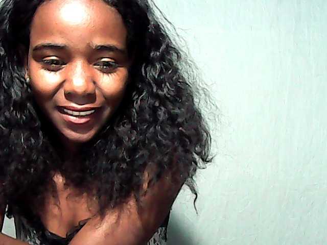 LandiQueen12 live cam on BongaCams