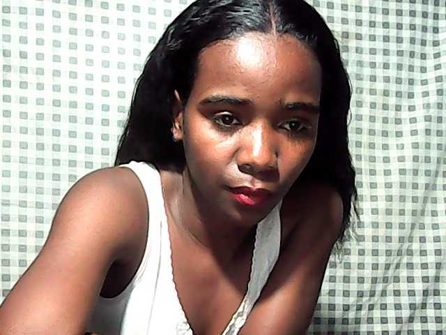 LandiQueen12 live cam on BongaCams