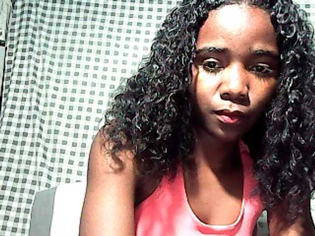 LandiQueen12 live cam on BongaCams