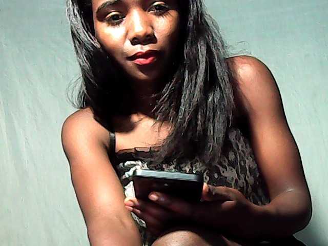 LandiQueen12 live cam on BongaCams