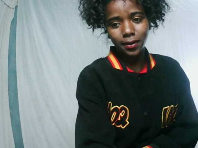 LandiQueen12 live cam on BongaCams