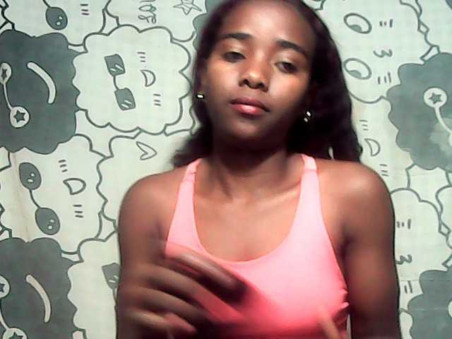 LandiQueen12 live cam on BongaCams