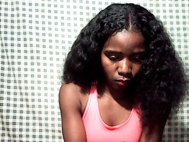 LandiQueen12 live cam on BongaCams
