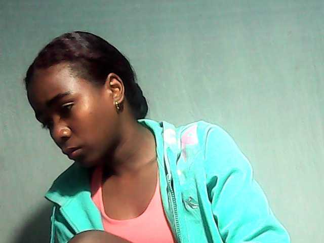 LandiQueen12 live cam on BongaCams